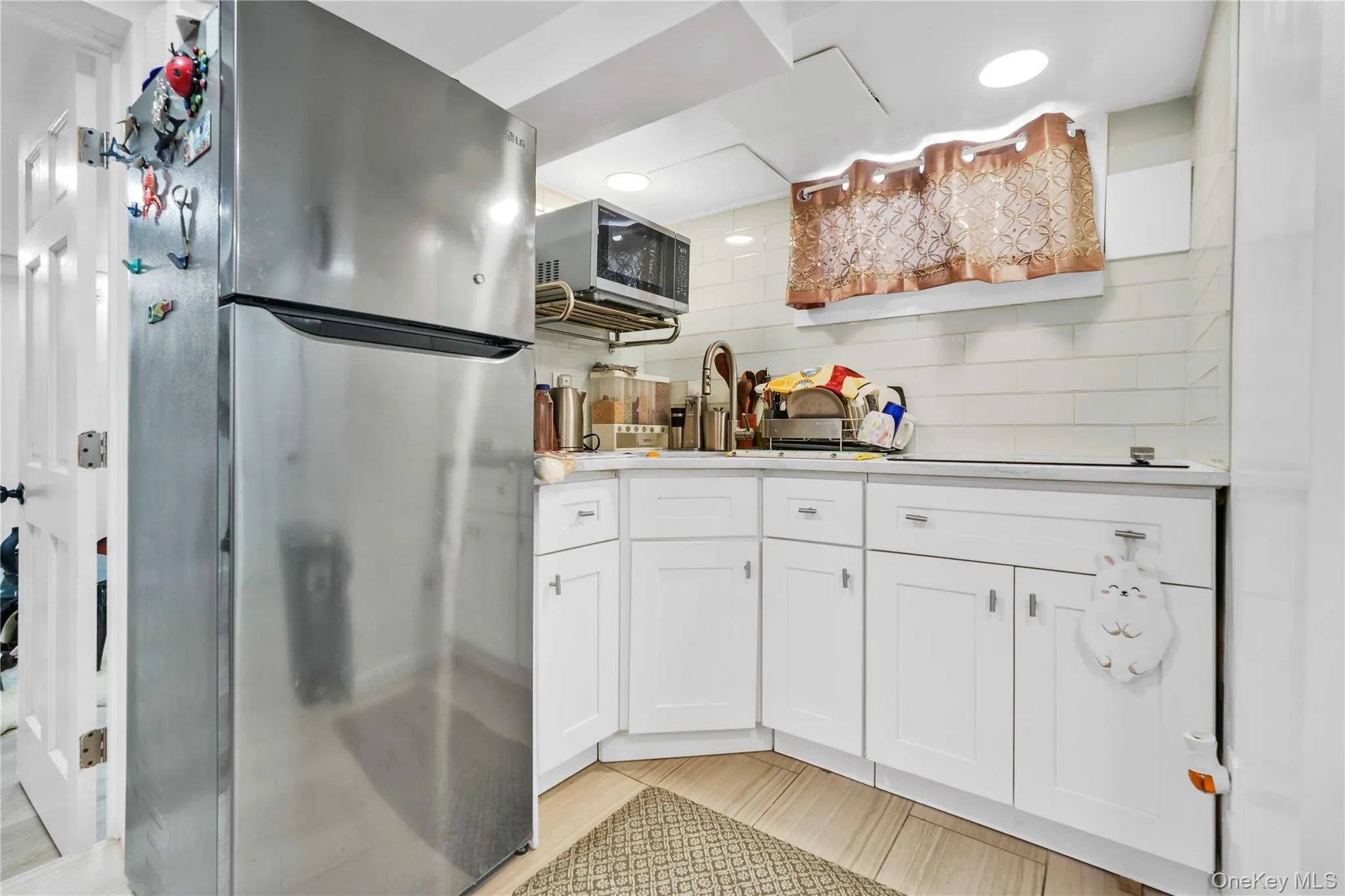 204-11 Murdock Avenue, New York, NY, 3 Bedrooms Bedrooms, 8 Rooms Rooms,2 BathroomsBathrooms,Residential,For Rent,Murdock,0,1049443 204-11 Murdock Avenue, New York, NY, 3 Bedrooms Bedrooms, 8 Rooms Rooms,2 BathroomsBathrooms,Residential,For Rent,Murdock,0,1049443
