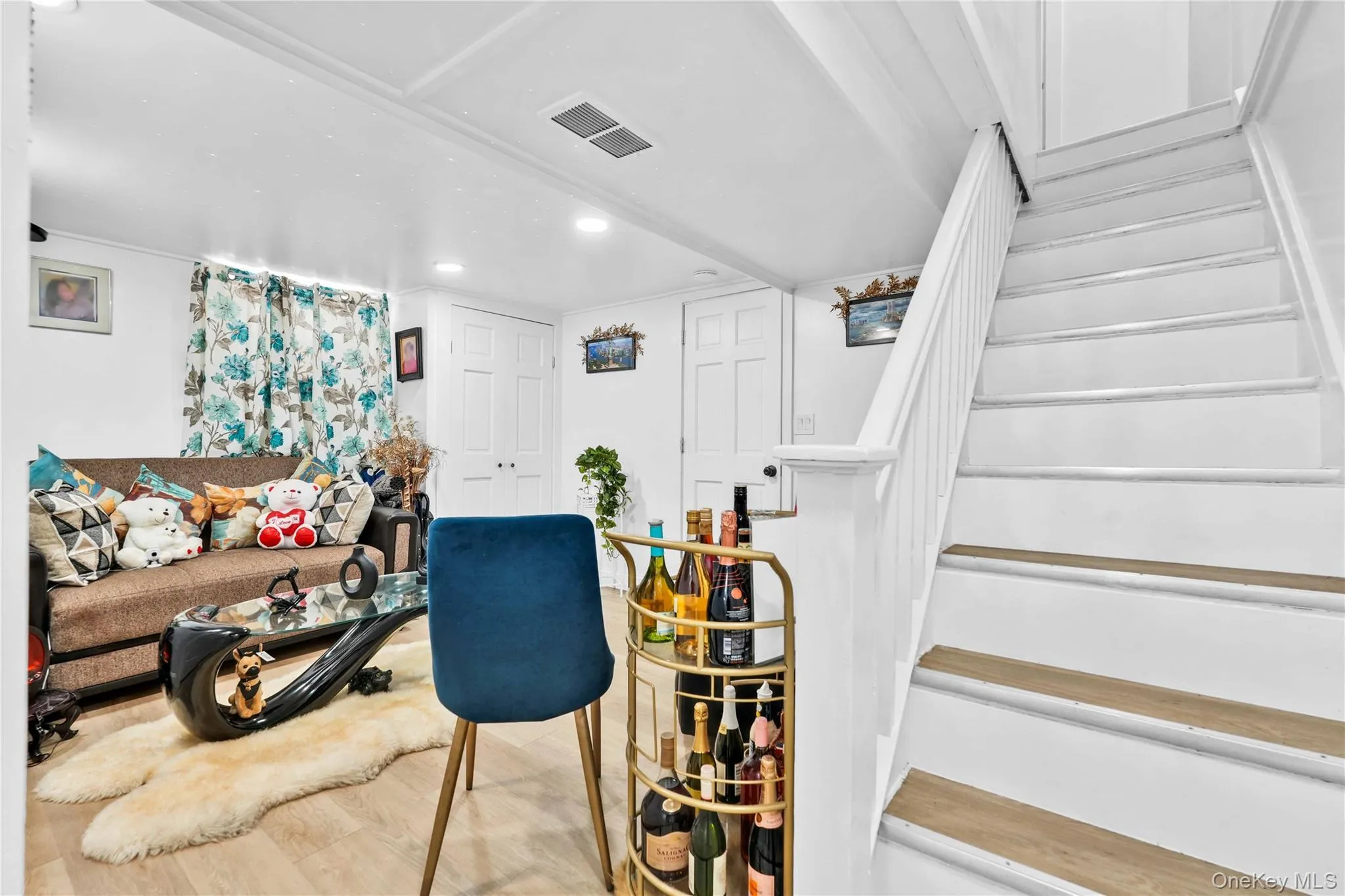 204-11 Murdock Avenue, New York, NY, 3 Bedrooms Bedrooms, 8 Rooms Rooms,2 BathroomsBathrooms,Residential,For Rent,Murdock,0,1049443 204-11 Murdock Avenue, New York, NY, 3 Bedrooms Bedrooms, 8 Rooms Rooms,2 BathroomsBathrooms,Residential,For Rent,Murdock,0,1049443
