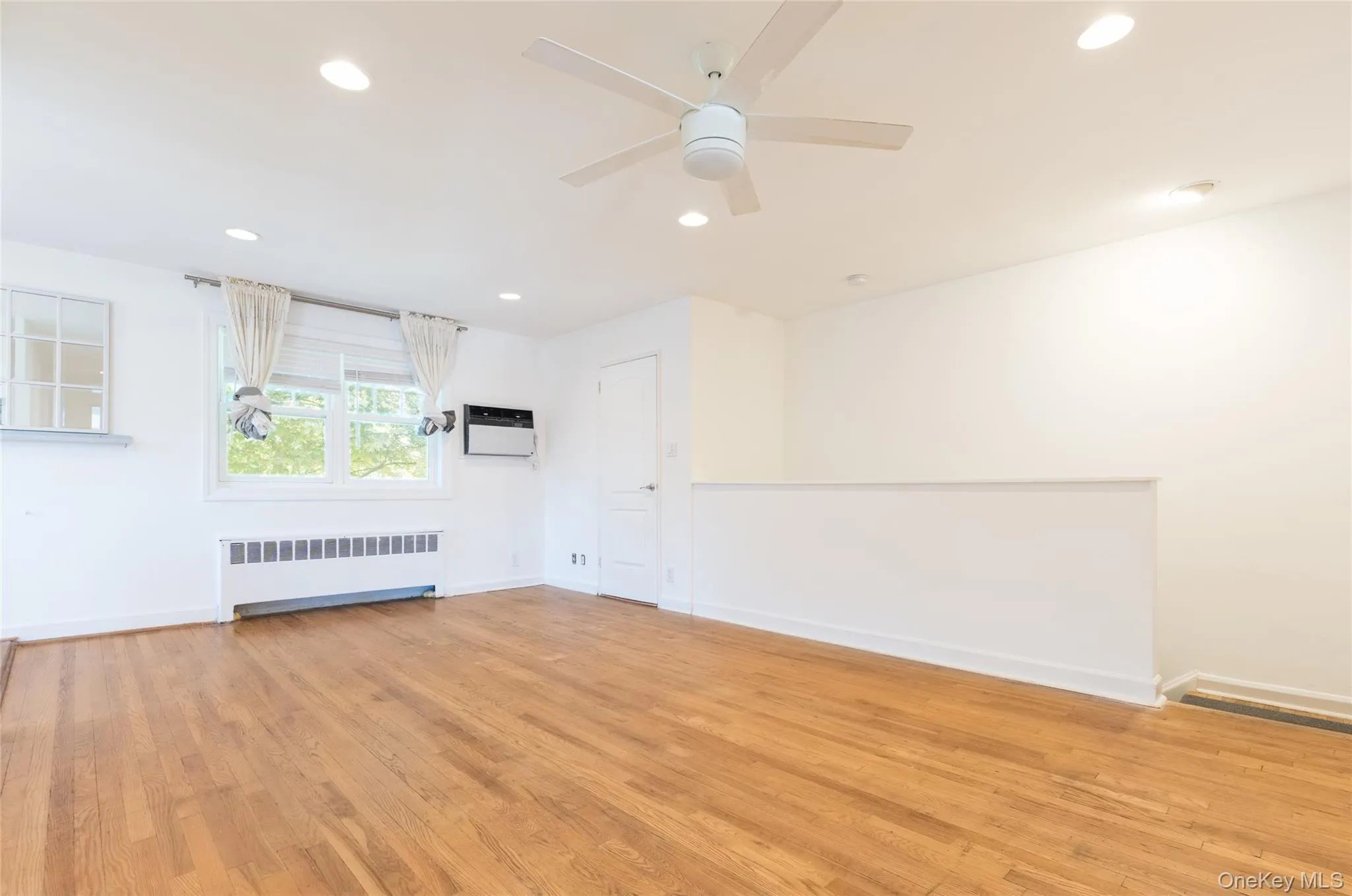 22630 Kingsbury Avenue, New York, NY, 2 Bedrooms Bedrooms, 5 Rooms Rooms,1 BathroomBathrooms,Residential,For Rent,Kingsbury,0,1049446 22630 Kingsbury Avenue, New York, NY, 2 Bedrooms Bedrooms, 5 Rooms Rooms,1 BathroomBathrooms,Residential,For Rent,Kingsbury,0,1049446
