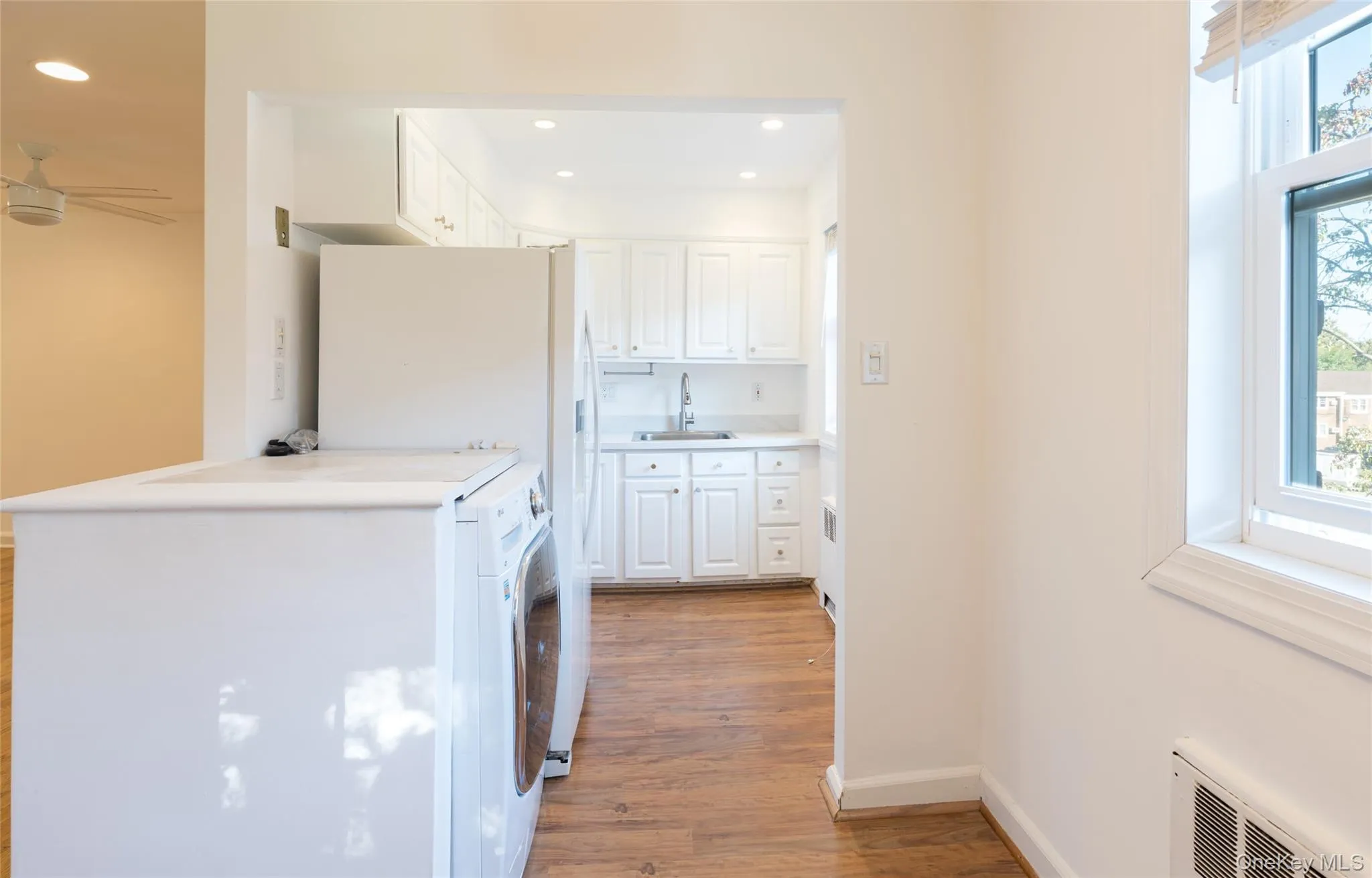 22630 Kingsbury Avenue, New York, NY, 2 Bedrooms Bedrooms, 5 Rooms Rooms,1 BathroomBathrooms,Residential,For Rent,Kingsbury,0,1049446 22630 Kingsbury Avenue, New York, NY, 2 Bedrooms Bedrooms, 5 Rooms Rooms,1 BathroomBathrooms,Residential,For Rent,Kingsbury,0,1049446