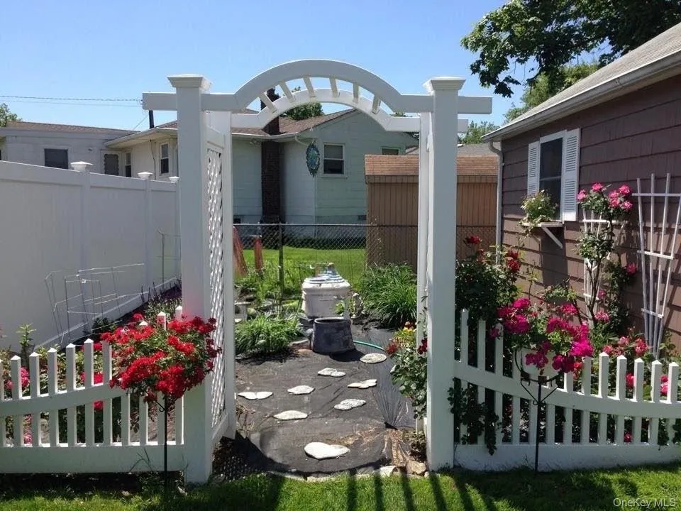 199 Claxton Avenue, Hempstead, NY, 3 Bedrooms Bedrooms, 6 Rooms Rooms,1 BathroomBathrooms,Residential,For Rent,Claxton,0,1049452 199 Claxton Avenue, Hempstead, NY, 3 Bedrooms Bedrooms, 6 Rooms Rooms,1 BathroomBathrooms,Residential,For Rent,Claxton,0,1049452
