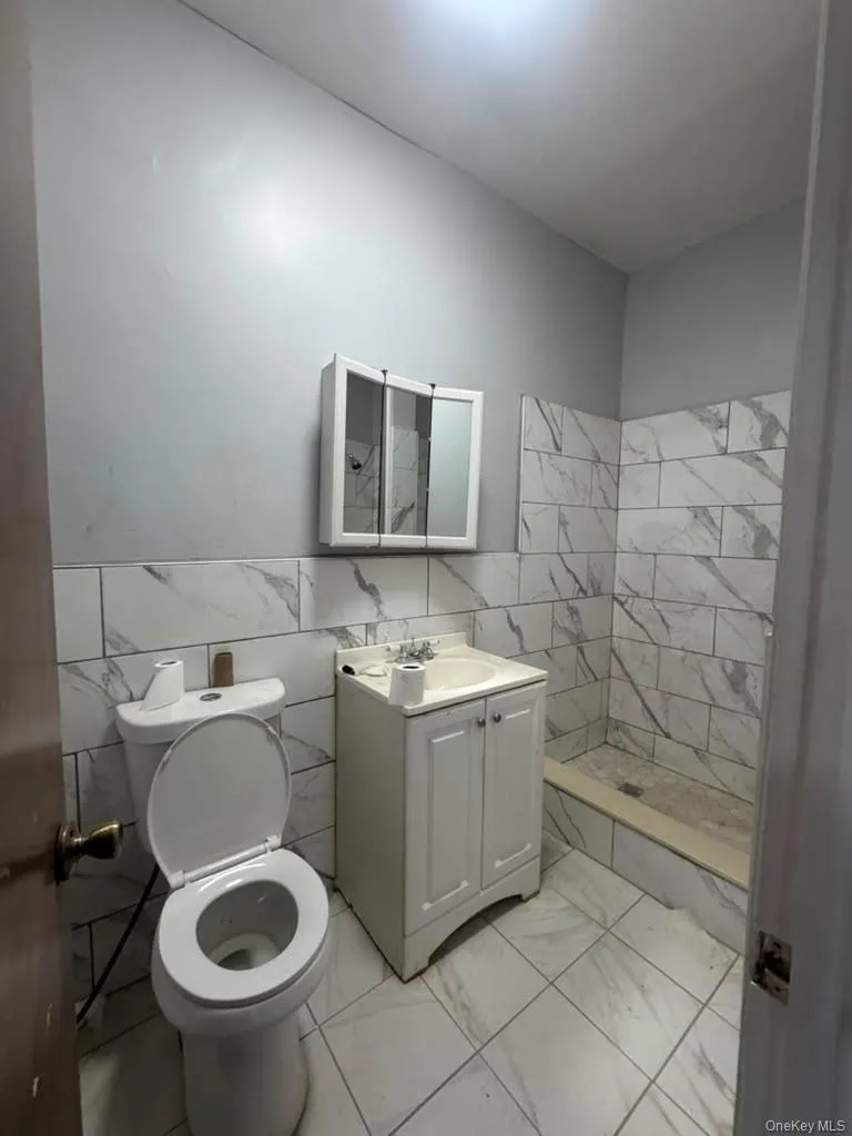 82-31 Woodhaven Boulevard, New York, NY, 3 Bedrooms Bedrooms, 4 Rooms Rooms,1 BathroomBathrooms,Residential Lease,For Rent,Woodhaven,0,1049457 82-31 Woodhaven Boulevard, New York, NY, 3 Bedrooms Bedrooms, 4 Rooms Rooms,1 BathroomBathrooms,Residential Lease,For Rent,Woodhaven,0,1049457