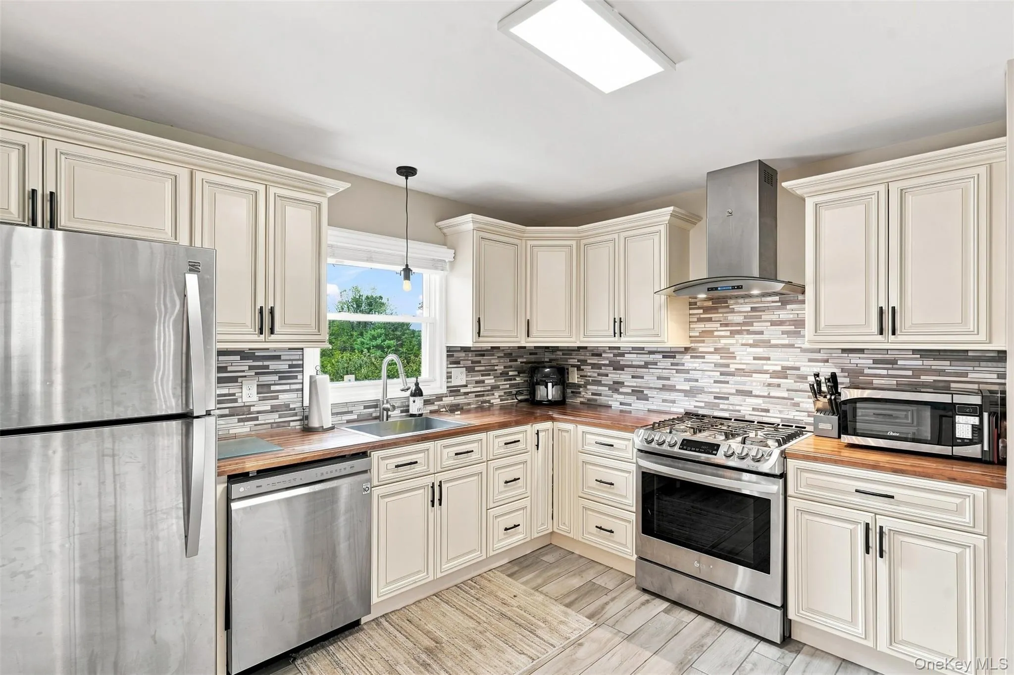 4 Aspen Court, Wappinger, NY, 3 Bedrooms Bedrooms, 6 Rooms Rooms,1 BathroomBathrooms,Residential,For Rent,Aspen,0,1049463 4 Aspen Court, Wappinger, NY, 3 Bedrooms Bedrooms, 6 Rooms Rooms,1 BathroomBathrooms,Residential,For Rent,Aspen,0,1049463