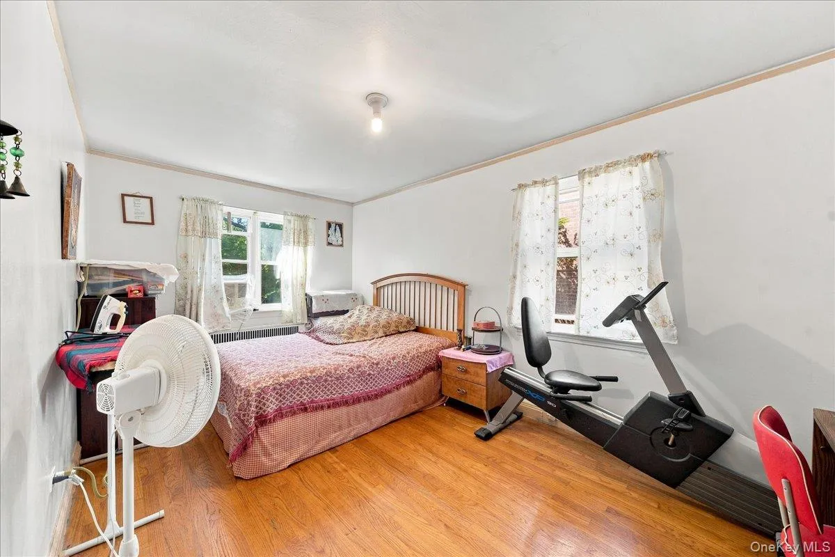 2145 Muliner Avenue, New York, NY, 3 Bedrooms Bedrooms, 7 Rooms Rooms,2 BathroomsBathrooms,Residential,For Rent,Muliner,0,1049474 2145 Muliner Avenue, New York, NY, 3 Bedrooms Bedrooms, 7 Rooms Rooms,2 BathroomsBathrooms,Residential,For Rent,Muliner,0,1049474