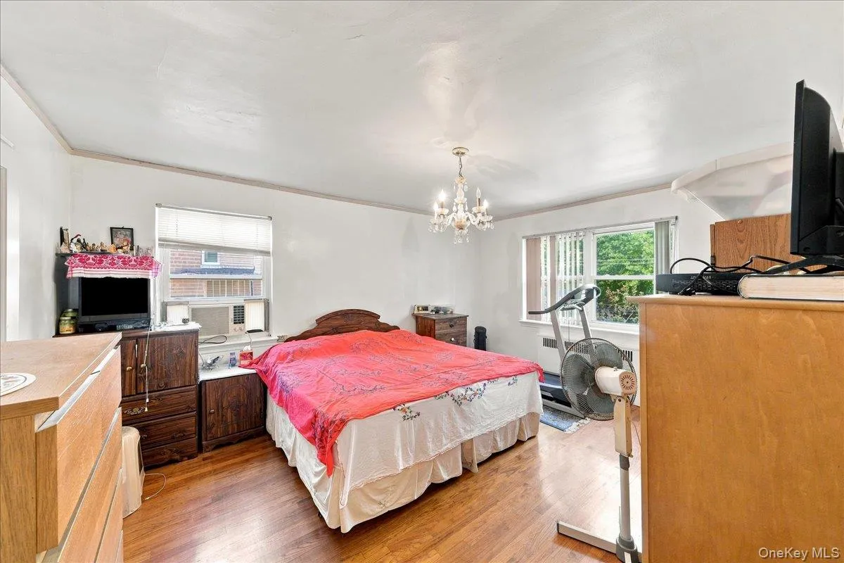 2145 Muliner Avenue, New York, NY, 3 Bedrooms Bedrooms, 7 Rooms Rooms,2 BathroomsBathrooms,Residential,For Rent,Muliner,0,1049474 2145 Muliner Avenue, New York, NY, 3 Bedrooms Bedrooms, 7 Rooms Rooms,2 BathroomsBathrooms,Residential,For Rent,Muliner,0,1049474