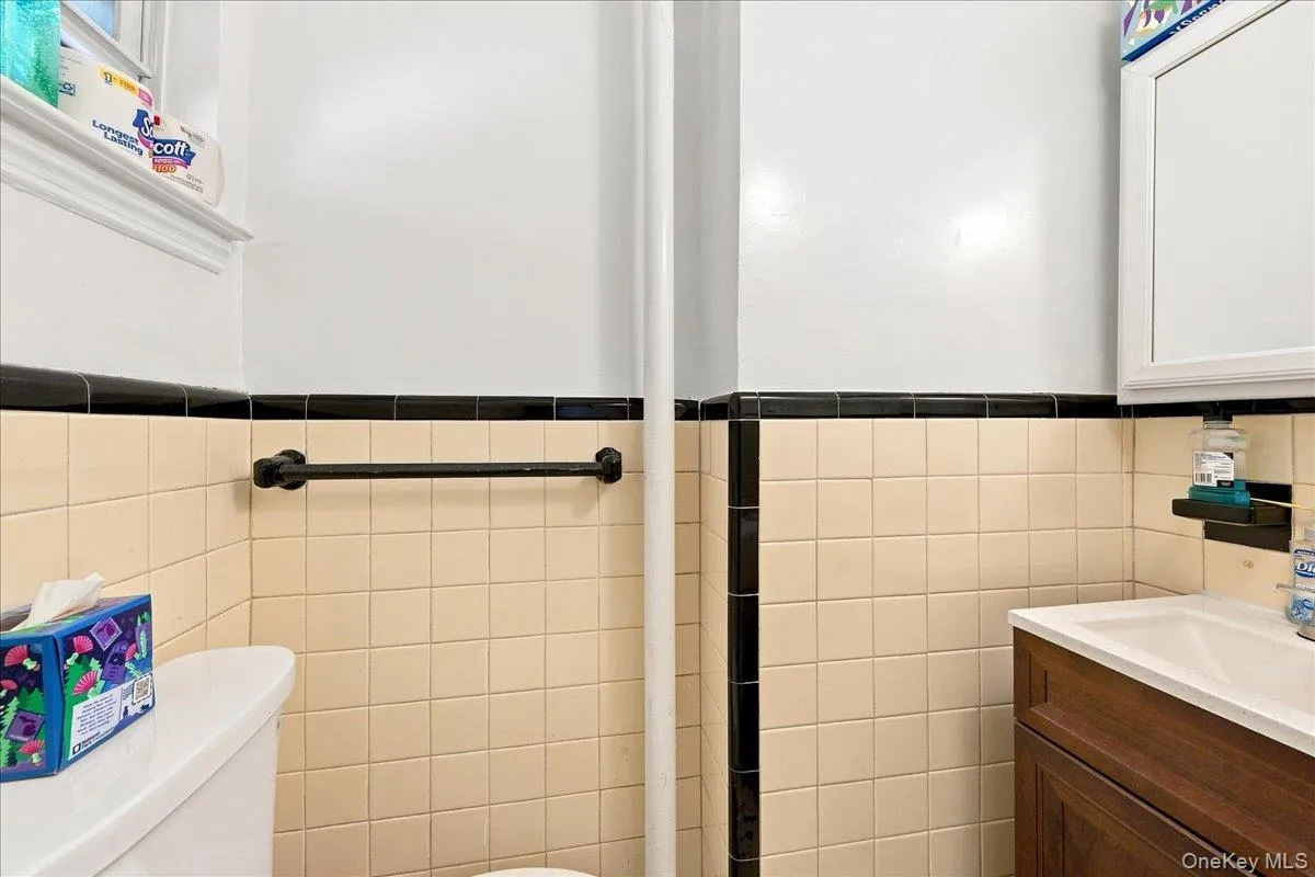 2145 Muliner Avenue, New York, NY, 3 Bedrooms Bedrooms, 7 Rooms Rooms,2 BathroomsBathrooms,Residential,For Rent,Muliner,0,1049474 2145 Muliner Avenue, New York, NY, 3 Bedrooms Bedrooms, 7 Rooms Rooms,2 BathroomsBathrooms,Residential,For Rent,Muliner,0,1049474
