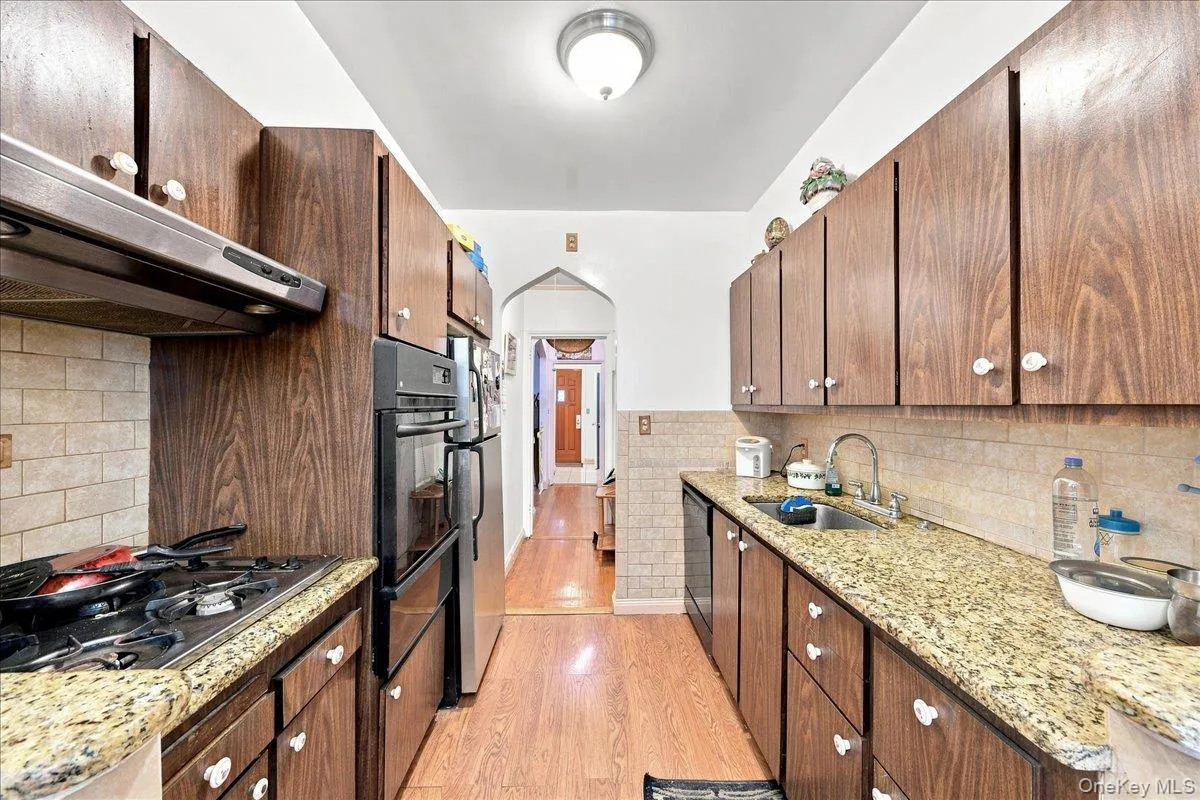 2145 Muliner Avenue, New York, NY, 3 Bedrooms Bedrooms, 7 Rooms Rooms,2 BathroomsBathrooms,Residential,For Rent,Muliner,0,1049474 2145 Muliner Avenue, New York, NY, 3 Bedrooms Bedrooms, 7 Rooms Rooms,2 BathroomsBathrooms,Residential,For Rent,Muliner,0,1049474
