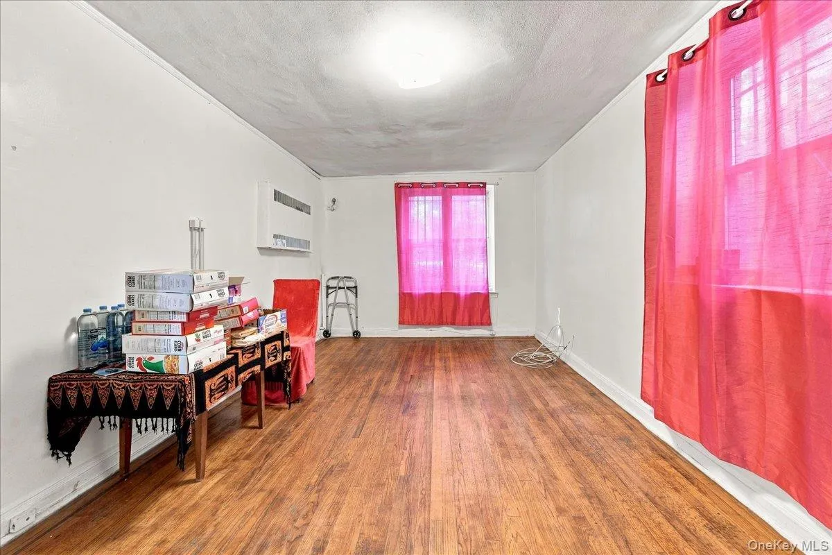 2145 Muliner Avenue, New York, NY, 3 Bedrooms Bedrooms, 7 Rooms Rooms,2 BathroomsBathrooms,Residential,For Rent,Muliner,0,1049474 2145 Muliner Avenue, New York, NY, 3 Bedrooms Bedrooms, 7 Rooms Rooms,2 BathroomsBathrooms,Residential,For Rent,Muliner,0,1049474