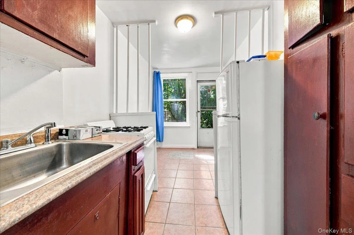 2145 Muliner Avenue, New York, NY, 3 Bedrooms Bedrooms, 7 Rooms Rooms,2 BathroomsBathrooms,Residential,For Rent,Muliner,0,1049474 2145 Muliner Avenue, New York, NY, 3 Bedrooms Bedrooms, 7 Rooms Rooms,2 BathroomsBathrooms,Residential,For Rent,Muliner,0,1049474