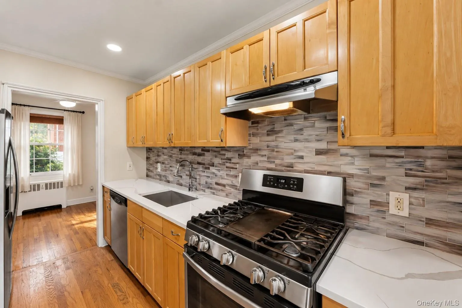 Kitchen Features: SS Appliances, Open Pass-through, Recessed Lighting, Marble Countertops, Under-mount Sink Kitchen Features: SS Appliances, Open Pass-through, Recessed Lighting, Marble Countertops, Under-mount Sink