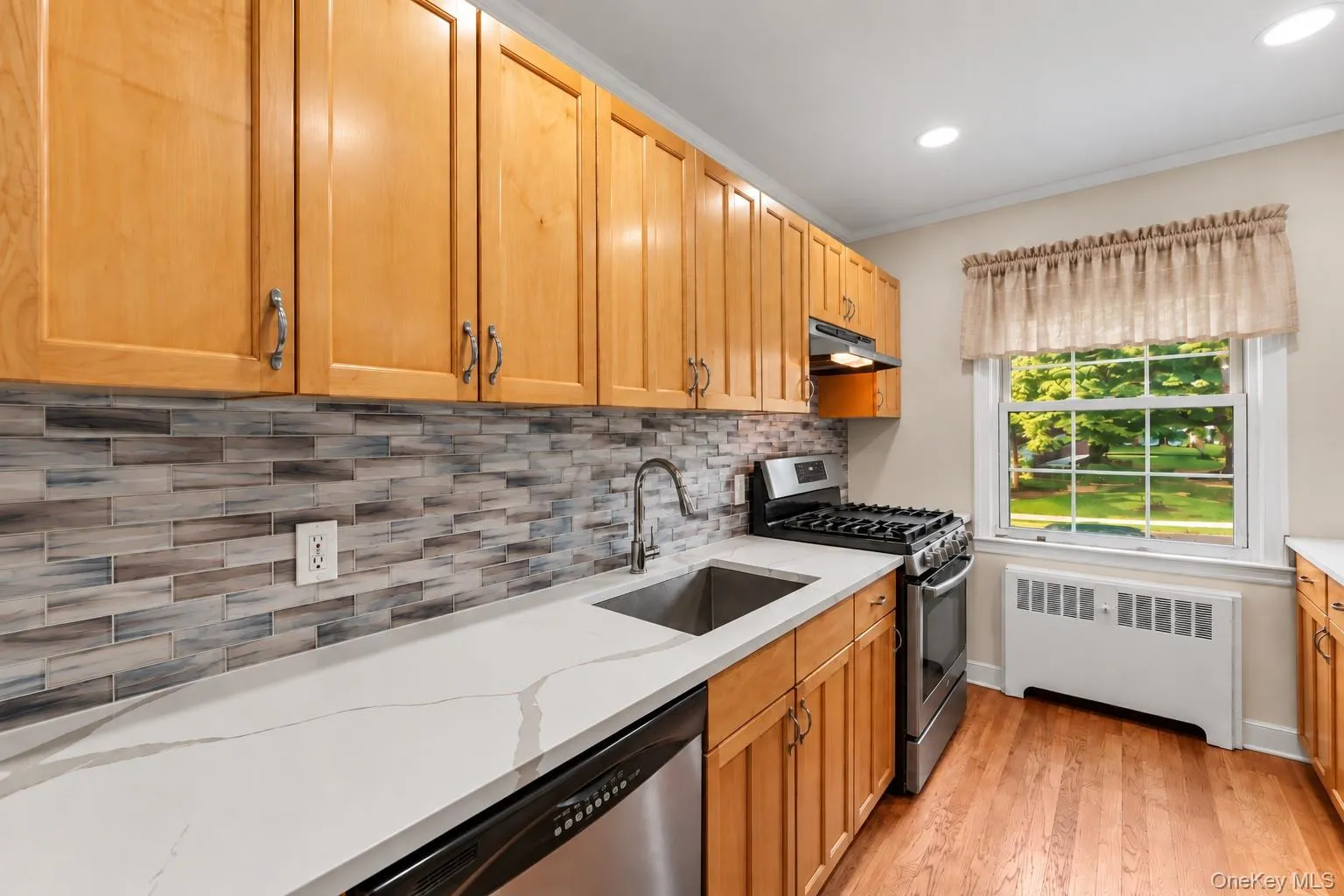 Kitchen Features: SS Appliances, Open Pass-through, Recessed Lighting, Marble Countertops, Under-mount Sink Kitchen Features: SS Appliances, Open Pass-through, Recessed Lighting, Marble Countertops, Under-mount Sink