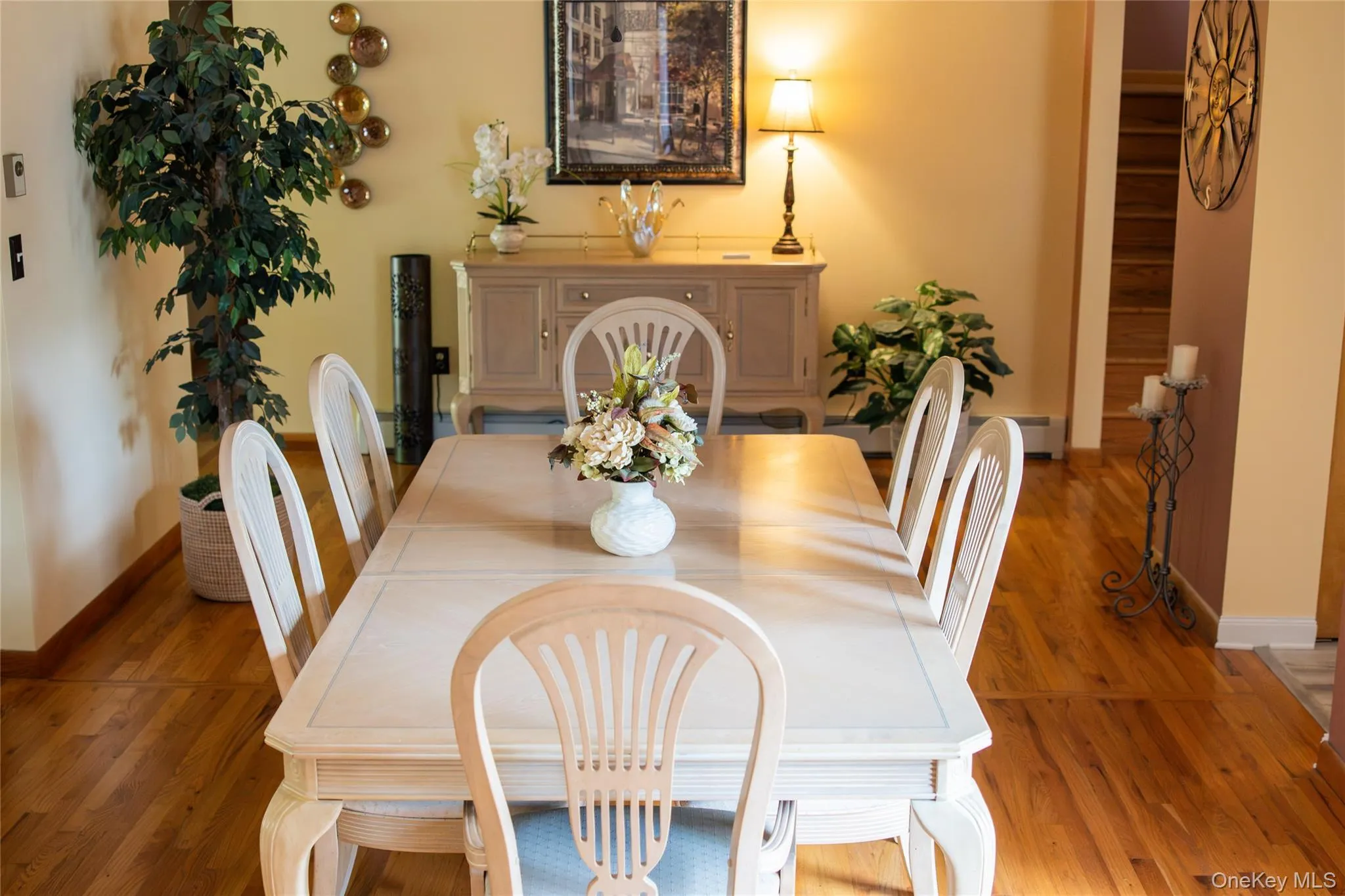 Large dining room Large dining room