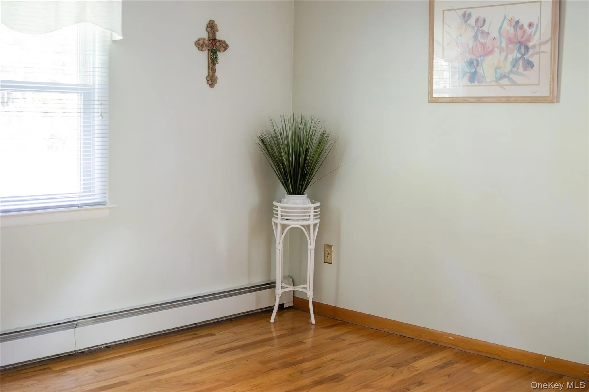 2nd bedroom. Has closet, big windows and hardwood floors 2nd bedroom. Has closet, big windows and hardwood floors