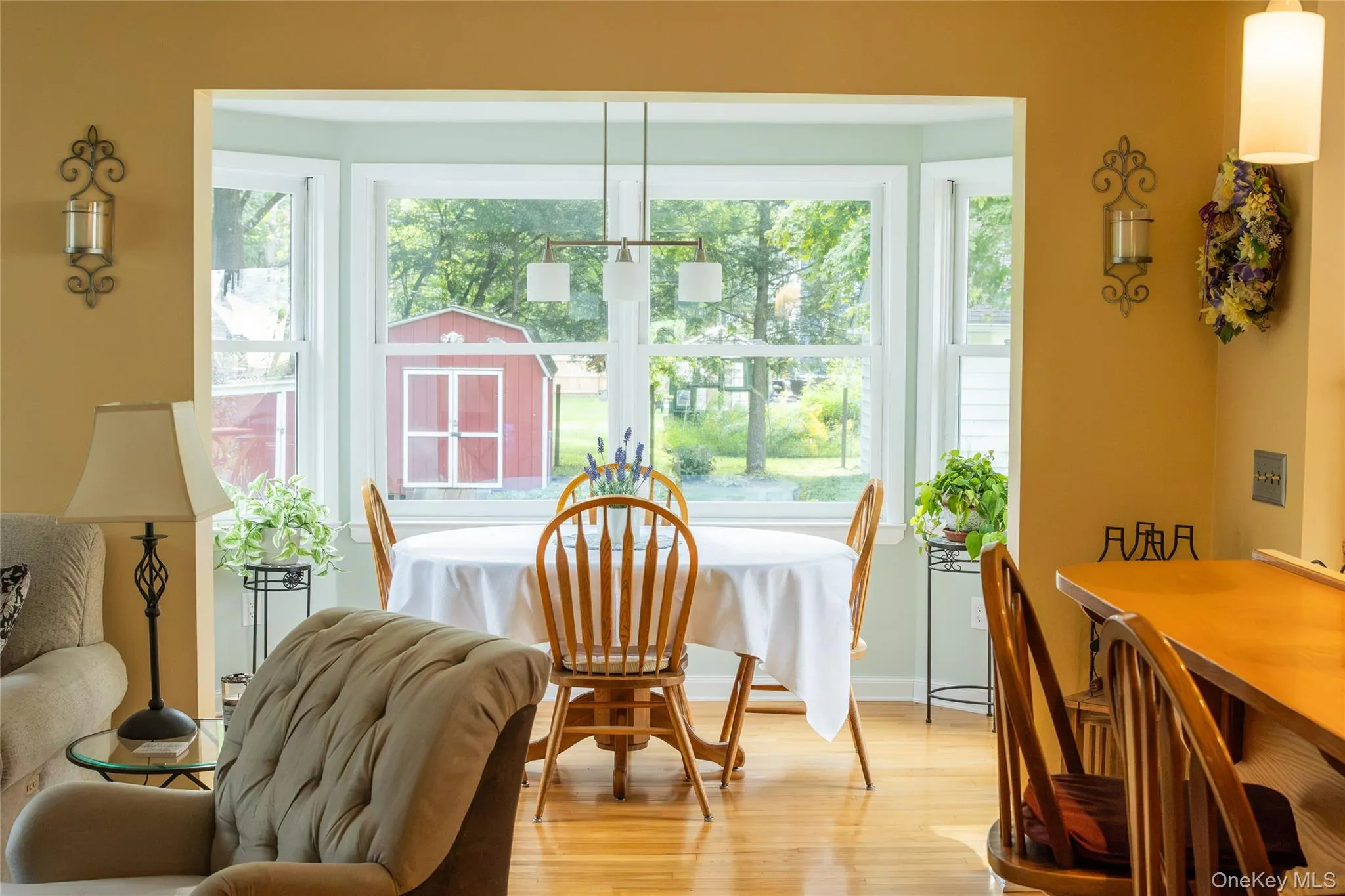 Large oversized windows bringing overlooking private backyard, and bringing in bright natural light Large oversized windows bringing overlooking private backyard, and bringing in bright natural light