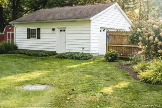 Detached 2 car garage Detached 2 car garage
