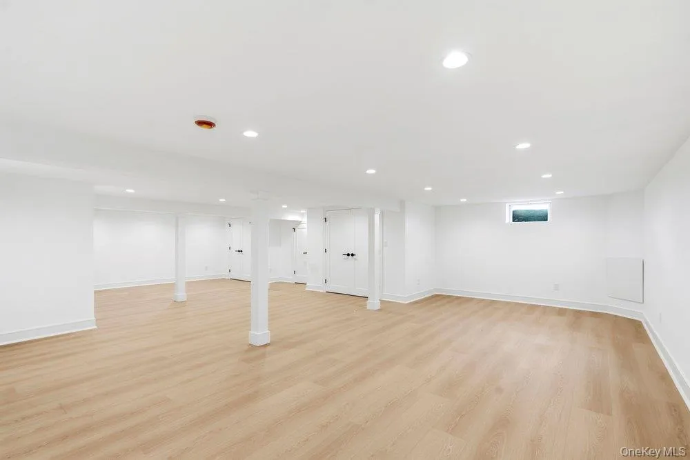 3 Aron Drive, Oyster Bay, NY, 4 Bedrooms Bedrooms, 10 Rooms Rooms,4 BathroomsBathrooms,Residential,For Rent,Aron,0,1049514 3 Aron Drive, Oyster Bay, NY, 4 Bedrooms Bedrooms, 10 Rooms Rooms,4 BathroomsBathrooms,Residential,For Rent,Aron,0,1049514