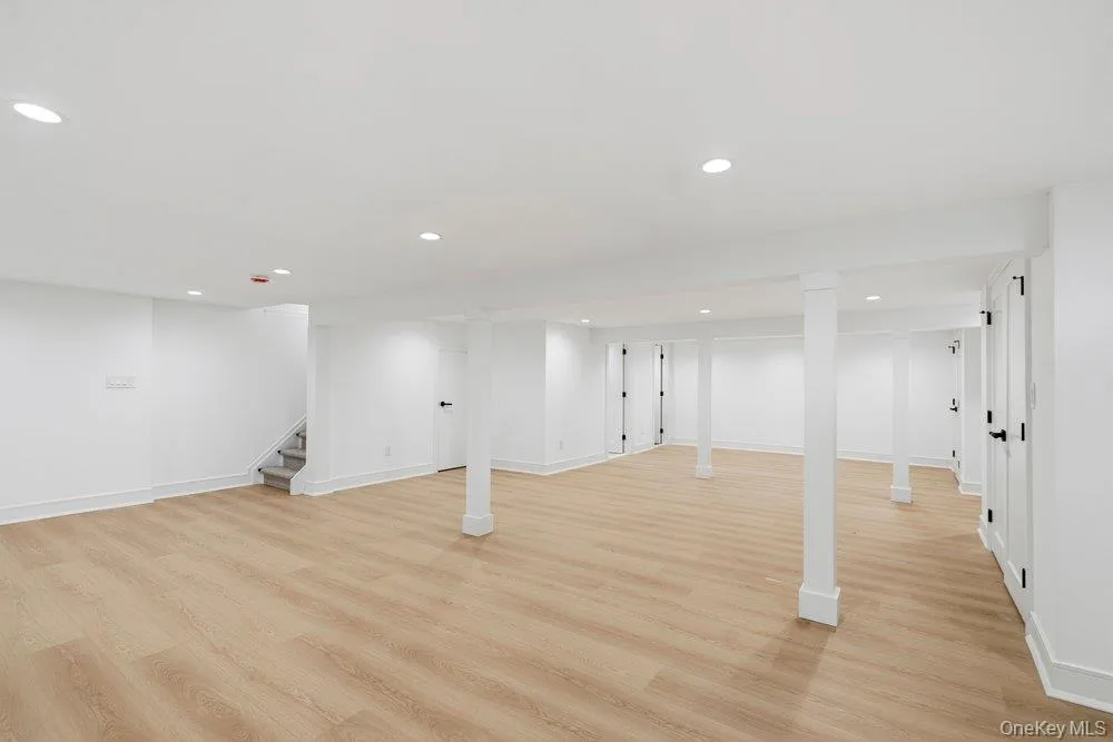 3 Aron Drive, Oyster Bay, NY, 4 Bedrooms Bedrooms, 10 Rooms Rooms,4 BathroomsBathrooms,Residential,For Rent,Aron,0,1049514 3 Aron Drive, Oyster Bay, NY, 4 Bedrooms Bedrooms, 10 Rooms Rooms,4 BathroomsBathrooms,Residential,For Rent,Aron,0,1049514