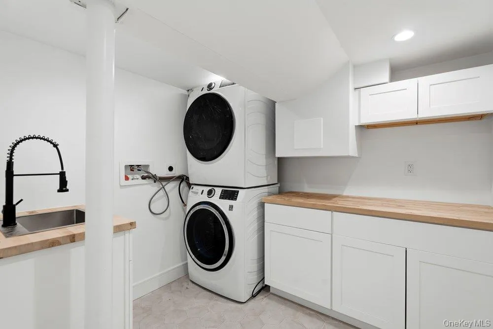 3 Aron Drive, Oyster Bay, NY, 4 Bedrooms Bedrooms, 10 Rooms Rooms,4 BathroomsBathrooms,Residential,For Rent,Aron,0,1049514 3 Aron Drive, Oyster Bay, NY, 4 Bedrooms Bedrooms, 10 Rooms Rooms,4 BathroomsBathrooms,Residential,For Rent,Aron,0,1049514
