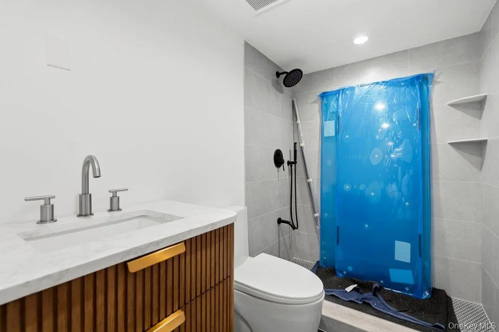 3 Aron Drive, Oyster Bay, NY, 4 Bedrooms Bedrooms, 10 Rooms Rooms,4 BathroomsBathrooms,Residential,For Rent,Aron,0,1049514 3 Aron Drive, Oyster Bay, NY, 4 Bedrooms Bedrooms, 10 Rooms Rooms,4 BathroomsBathrooms,Residential,For Rent,Aron,0,1049514