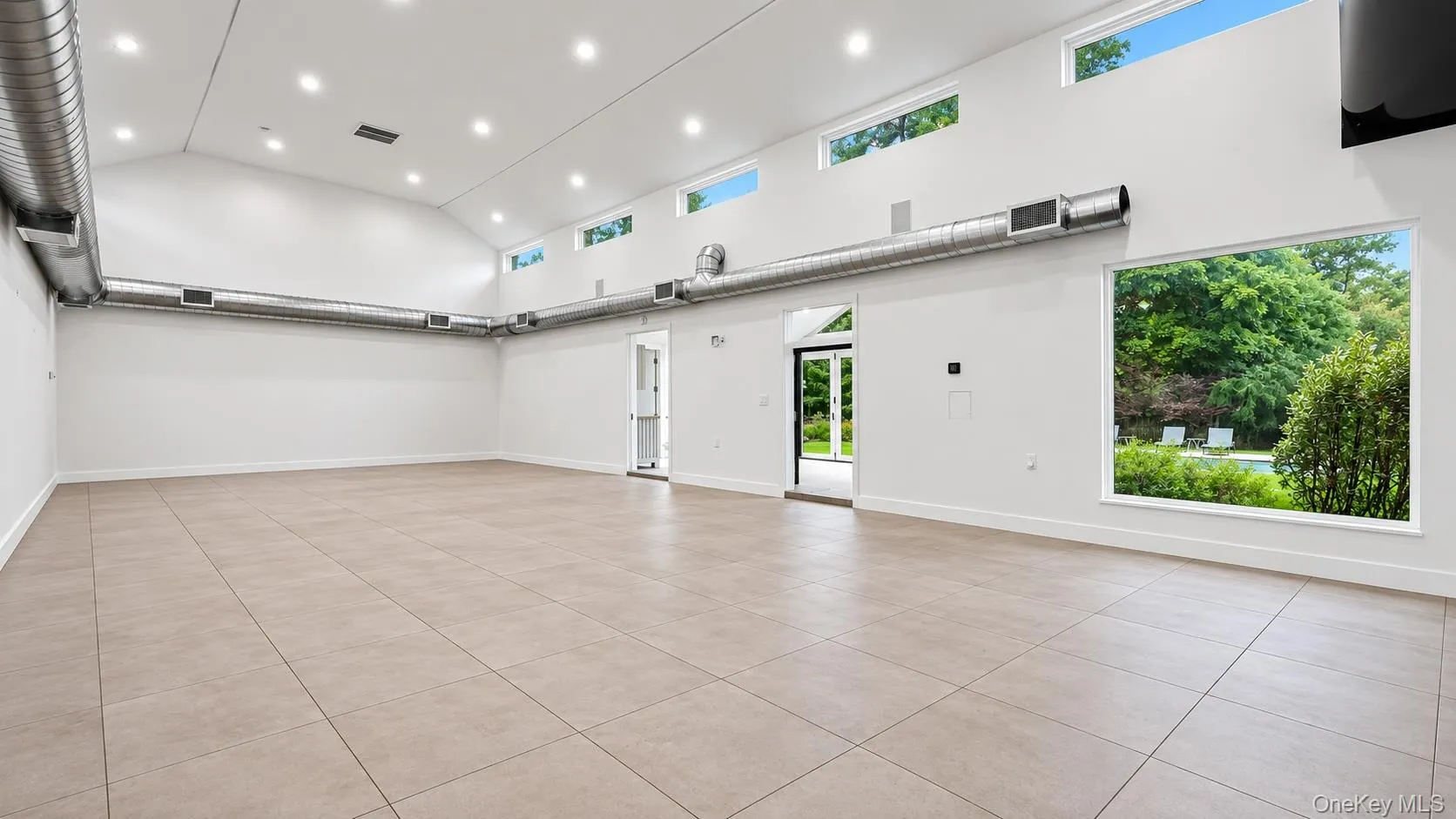 Access from pool house Heat/AC19Ft. Ceiling Access from pool house Heat/AC19Ft. Ceiling