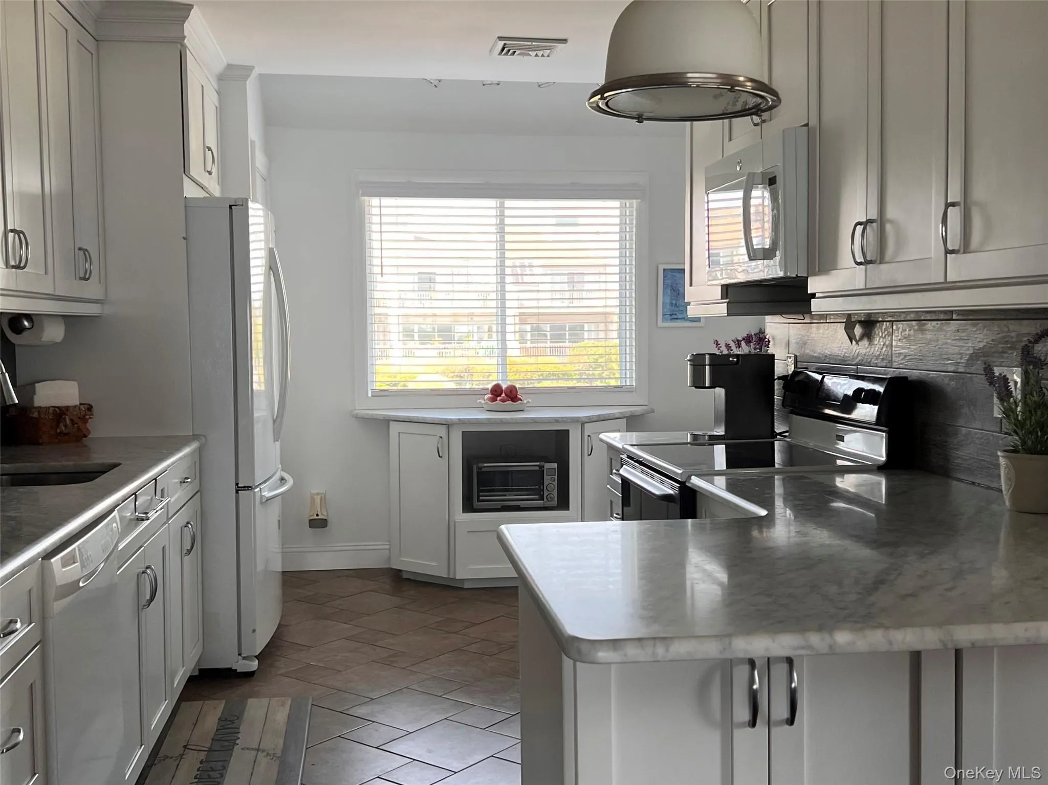 14 Waters Edge, Brookhaven, NY, 3 Bedrooms Bedrooms, 8 Rooms Rooms,2 BathroomsBathrooms,Residential,For Rent,Waters Edge,0,1049521 14 Waters Edge, Brookhaven, NY, 3 Bedrooms Bedrooms, 8 Rooms Rooms,2 BathroomsBathrooms,Residential,For Rent,Waters Edge,0,1049521