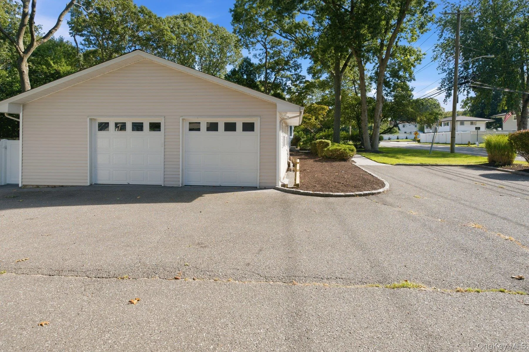 2-Car Garage 2-Car Garage