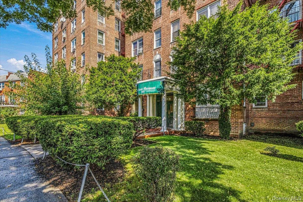 84-55 Daniels Street, New York, NY, 2 Bedrooms Bedrooms, 3 Rooms Rooms,1 BathroomBathrooms,Residential,For Rent,Daniels,0,1049532 84-55 Daniels Street, New York, NY, 2 Bedrooms Bedrooms, 3 Rooms Rooms,1 BathroomBathrooms,Residential,For Rent,Daniels,0,1049532