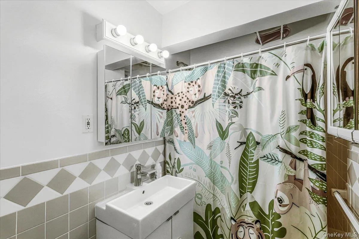 84-55 Daniels Street, New York, NY, 2 Bedrooms Bedrooms, 3 Rooms Rooms,1 BathroomBathrooms,Residential,For Rent,Daniels,0,1049532 84-55 Daniels Street, New York, NY, 2 Bedrooms Bedrooms, 3 Rooms Rooms,1 BathroomBathrooms,Residential,For Rent,Daniels,0,1049532