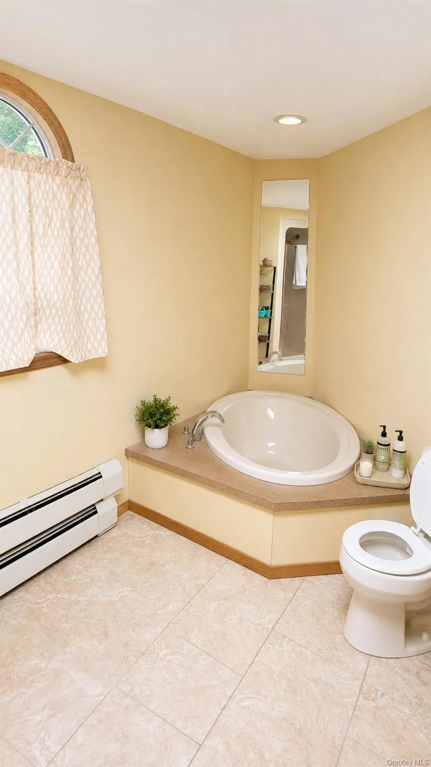 Jacuzzi in EnSuite Jacuzzi in EnSuite