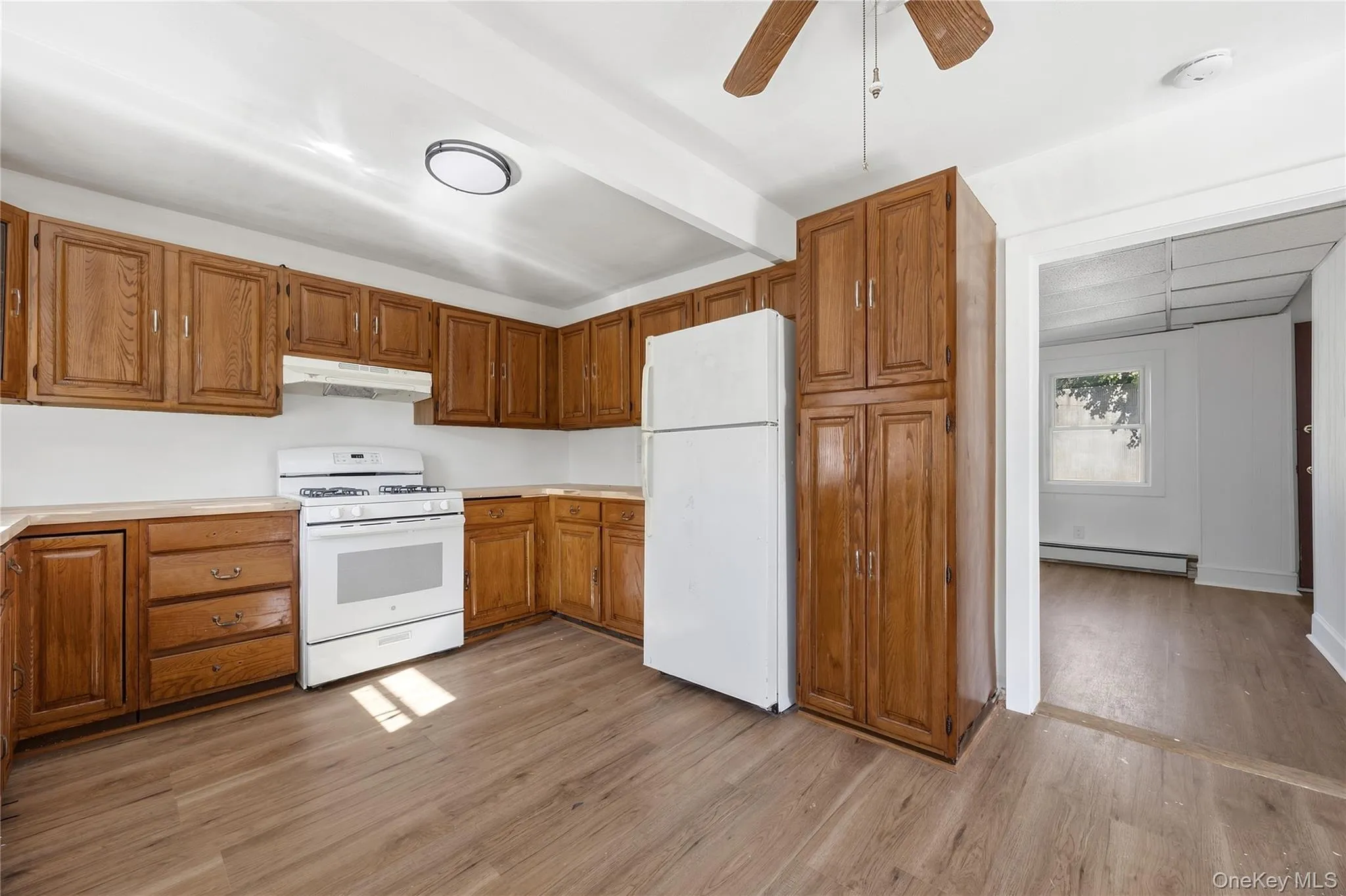 Big Kitchen with gas range, refrigerator, dishwasher and ceiling fan Big Kitchen with gas range, refrigerator, dishwasher and ceiling fan