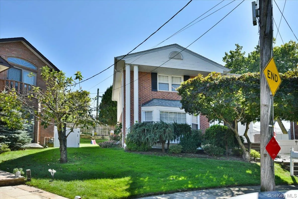 57-46 262nd Street, New York, NY, 3 Bedrooms Bedrooms, 7 Rooms Rooms,3 BathroomsBathrooms,Residential,For Rent,262nd,0,1049547 57-46 262nd Street, New York, NY, 3 Bedrooms Bedrooms, 7 Rooms Rooms,3 BathroomsBathrooms,Residential,For Rent,262nd,0,1049547