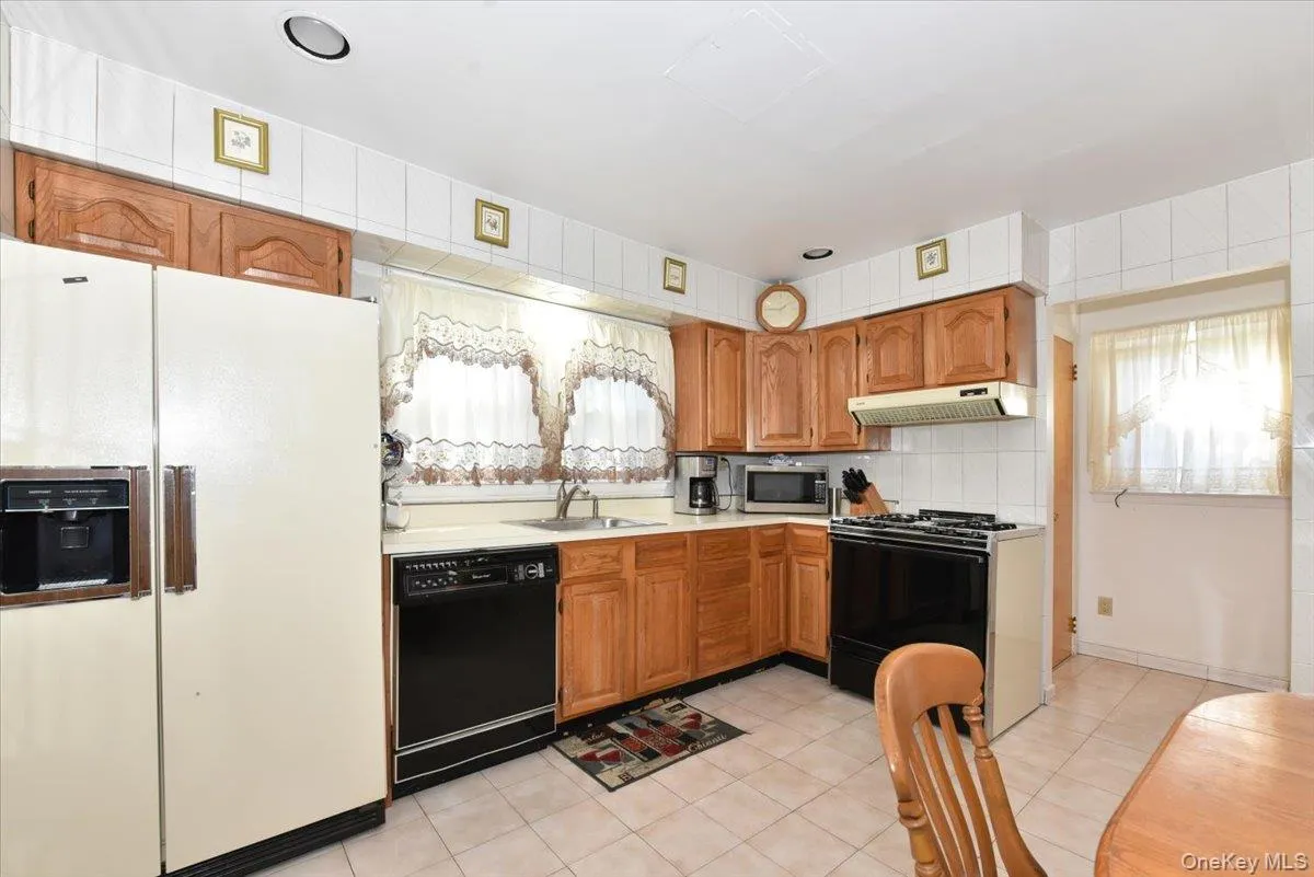 57-46 262nd Street, New York, NY, 3 Bedrooms Bedrooms, 7 Rooms Rooms,3 BathroomsBathrooms,Residential,For Rent,262nd,0,1049547 57-46 262nd Street, New York, NY, 3 Bedrooms Bedrooms, 7 Rooms Rooms,3 BathroomsBathrooms,Residential,For Rent,262nd,0,1049547