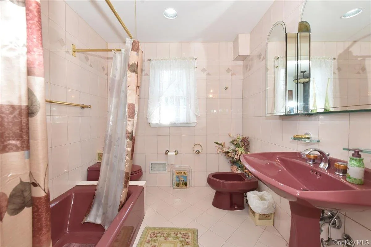 57-46 262nd Street, New York, NY, 3 Bedrooms Bedrooms, 7 Rooms Rooms,3 BathroomsBathrooms,Residential,For Rent,262nd,0,1049547 57-46 262nd Street, New York, NY, 3 Bedrooms Bedrooms, 7 Rooms Rooms,3 BathroomsBathrooms,Residential,For Rent,262nd,0,1049547