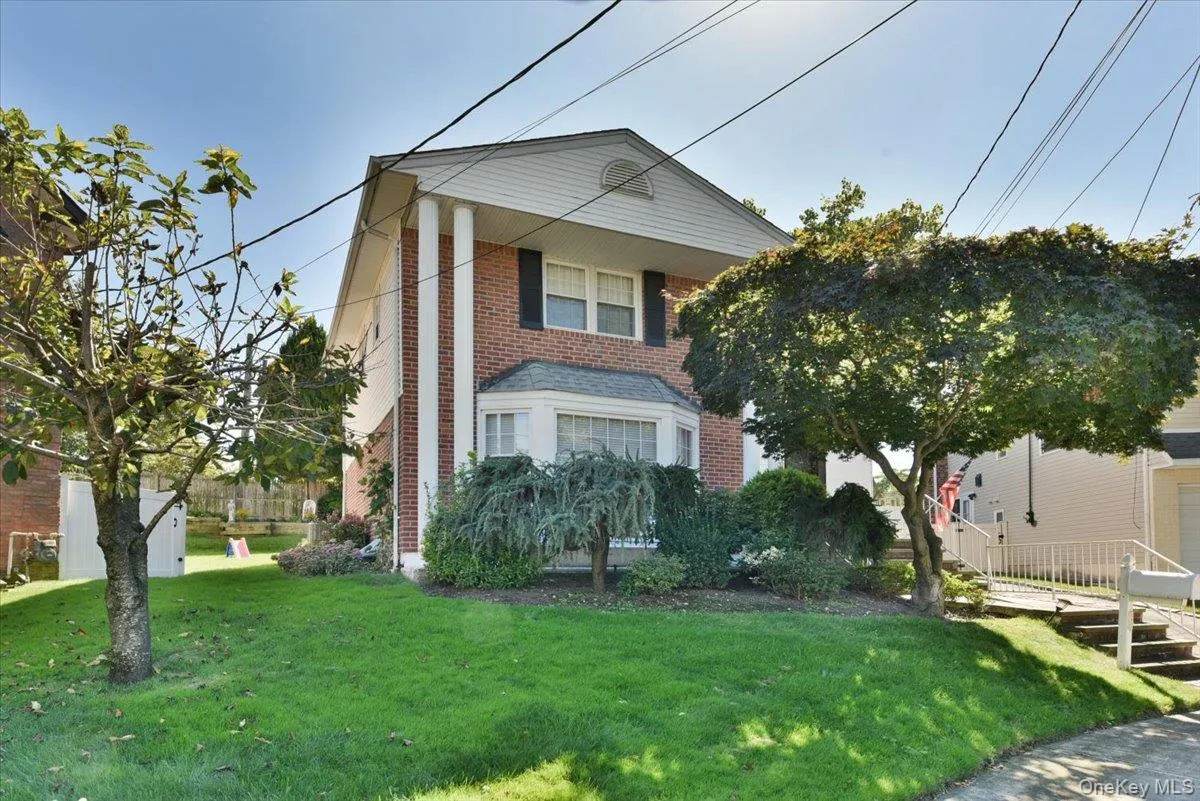 57-46 262nd Street, New York, NY, 3 Bedrooms Bedrooms, 7 Rooms Rooms,3 BathroomsBathrooms,Residential,For Rent,262nd,0,1049547 57-46 262nd Street, New York, NY, 3 Bedrooms Bedrooms, 7 Rooms Rooms,3 BathroomsBathrooms,Residential,For Rent,262nd,0,1049547