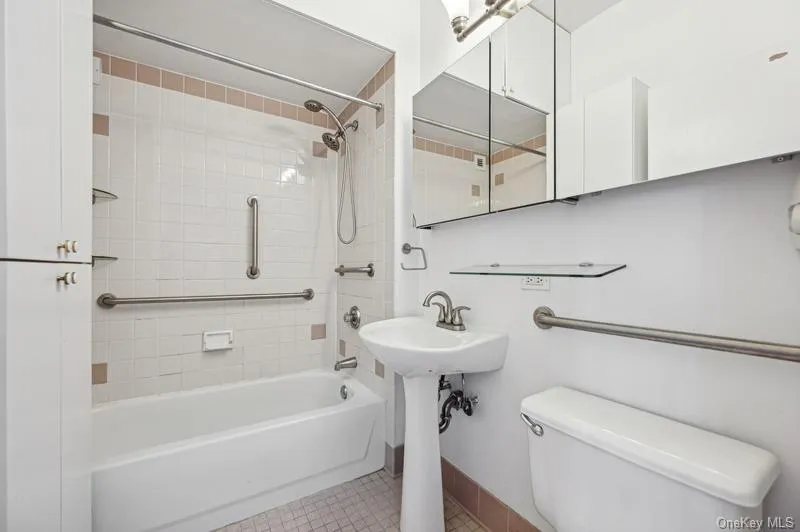 4-74 48th Avenue, New York, NY, 2 Rooms Rooms,1 BathroomBathrooms,Residential,For Rent,48th,0,1049548 4-74 48th Avenue, New York, NY, 2 Rooms Rooms,1 BathroomBathrooms,Residential,For Rent,48th,0,1049548