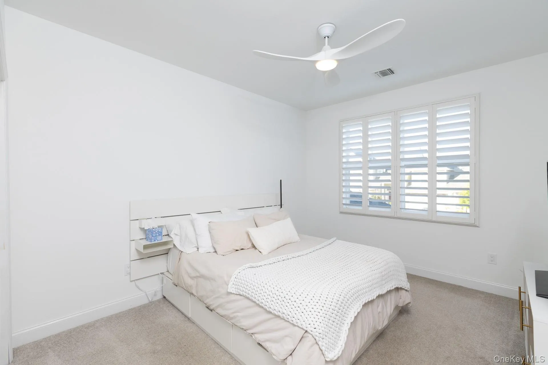 Second Bedroom or Use as Office Space Second Bedroom or Use as Office Space