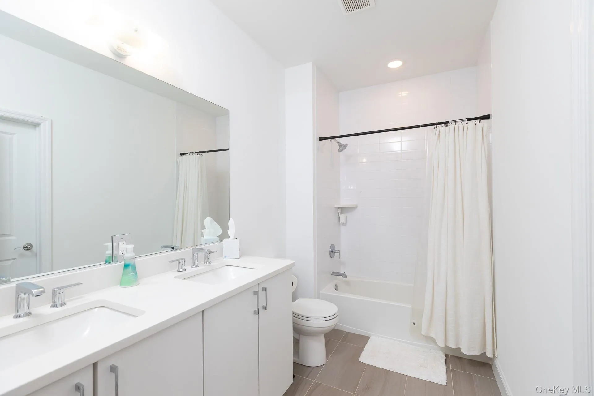 45 Grace Hall Lane, Brookhaven, NY, 2 Bedrooms Bedrooms, 5 Rooms Rooms,2 BathroomsBathrooms,Residential,For Rent,Grace Hall,0,1049553 45 Grace Hall Lane, Brookhaven, NY, 2 Bedrooms Bedrooms, 5 Rooms Rooms,2 BathroomsBathrooms,Residential,For Rent,Grace Hall,0,1049553