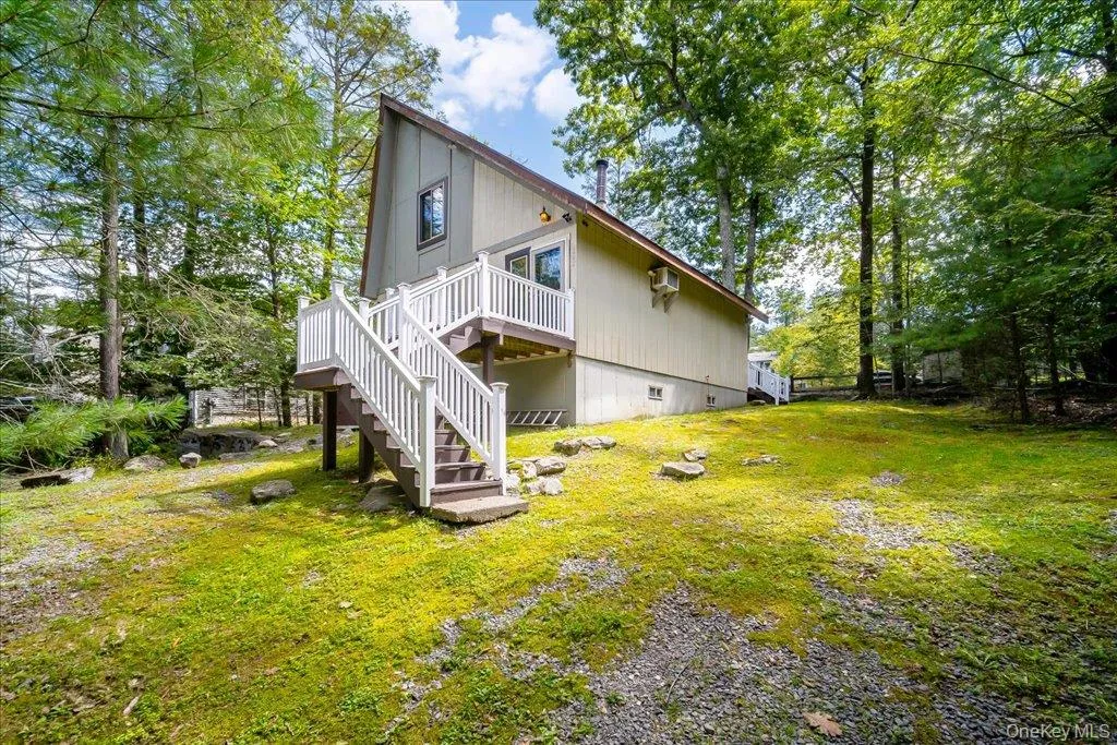 142 Emerald Drive, Thompson, NY, 3 Bedrooms Bedrooms, 5 Rooms Rooms,2 BathroomsBathrooms,Residential,For Rent,Emerald,0,1049558 142 Emerald Drive, Thompson, NY, 3 Bedrooms Bedrooms, 5 Rooms Rooms,2 BathroomsBathrooms,Residential,For Rent,Emerald,0,1049558