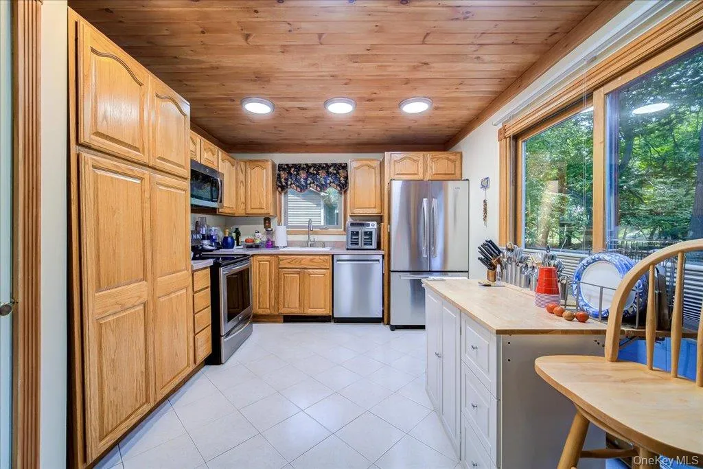 142 Emerald Drive, Thompson, NY, 3 Bedrooms Bedrooms, 5 Rooms Rooms,2 BathroomsBathrooms,Residential,For Rent,Emerald,0,1049558 142 Emerald Drive, Thompson, NY, 3 Bedrooms Bedrooms, 5 Rooms Rooms,2 BathroomsBathrooms,Residential,For Rent,Emerald,0,1049558