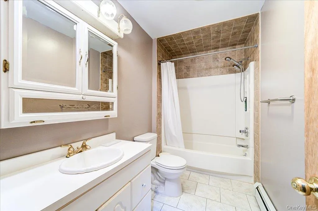 142 Emerald Drive, Thompson, NY, 3 Bedrooms Bedrooms, 5 Rooms Rooms,2 BathroomsBathrooms,Residential,For Rent,Emerald,0,1049558 142 Emerald Drive, Thompson, NY, 3 Bedrooms Bedrooms, 5 Rooms Rooms,2 BathroomsBathrooms,Residential,For Rent,Emerald,0,1049558