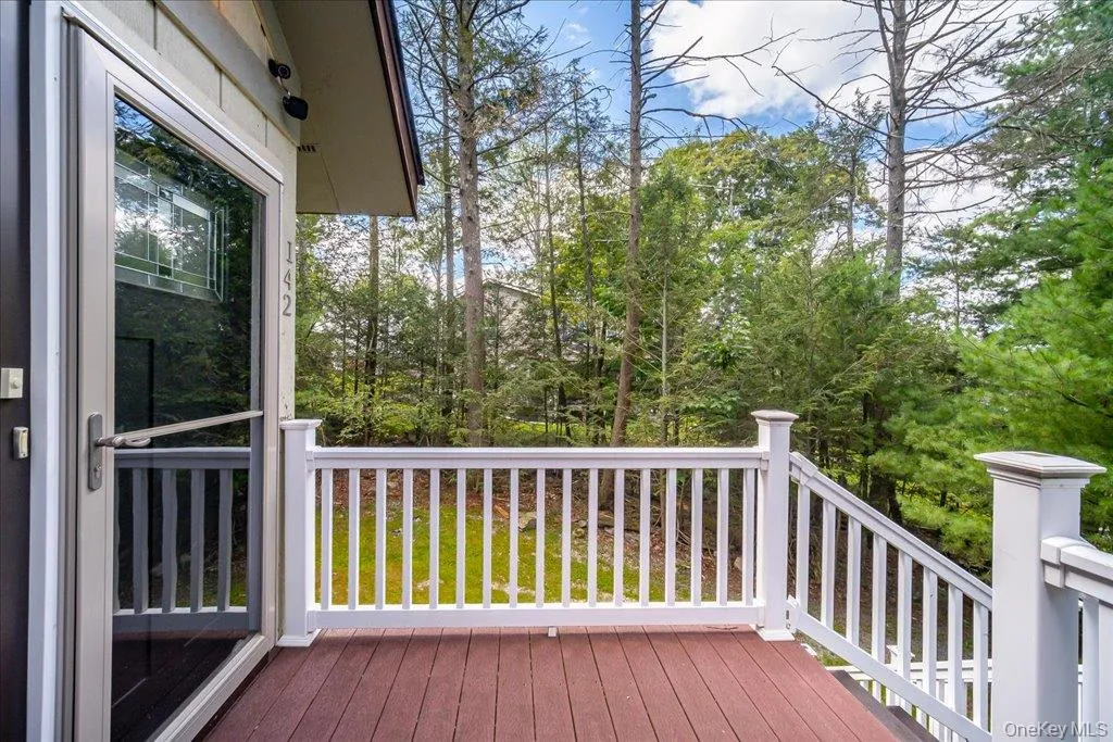 142 Emerald Drive, Thompson, NY, 3 Bedrooms Bedrooms, 5 Rooms Rooms,2 BathroomsBathrooms,Residential,For Rent,Emerald,0,1049558 142 Emerald Drive, Thompson, NY, 3 Bedrooms Bedrooms, 5 Rooms Rooms,2 BathroomsBathrooms,Residential,For Rent,Emerald,0,1049558