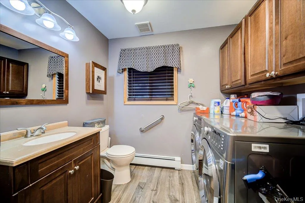 142 Emerald Drive, Thompson, NY, 3 Bedrooms Bedrooms, 5 Rooms Rooms,2 BathroomsBathrooms,Residential,For Rent,Emerald,0,1049558 142 Emerald Drive, Thompson, NY, 3 Bedrooms Bedrooms, 5 Rooms Rooms,2 BathroomsBathrooms,Residential,For Rent,Emerald,0,1049558