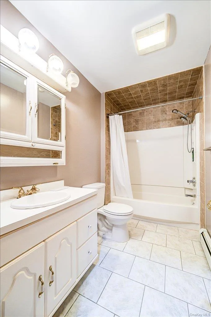 142 Emerald Drive, Thompson, NY, 3 Bedrooms Bedrooms, 5 Rooms Rooms,2 BathroomsBathrooms,Residential,For Rent,Emerald,0,1049558 142 Emerald Drive, Thompson, NY, 3 Bedrooms Bedrooms, 5 Rooms Rooms,2 BathroomsBathrooms,Residential,For Rent,Emerald,0,1049558