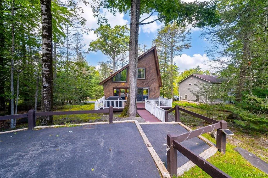 142 Emerald Drive, Thompson, NY, 3 Bedrooms Bedrooms, 5 Rooms Rooms,2 BathroomsBathrooms,Residential,For Rent,Emerald,0,1049558 142 Emerald Drive, Thompson, NY, 3 Bedrooms Bedrooms, 5 Rooms Rooms,2 BathroomsBathrooms,Residential,For Rent,Emerald,0,1049558