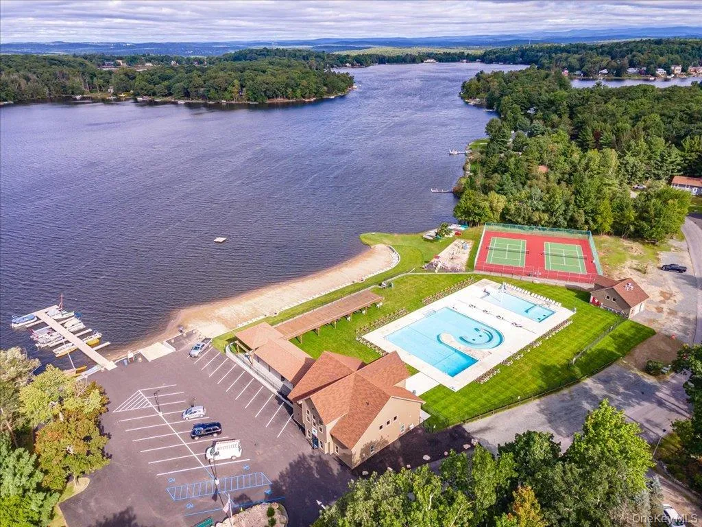 142 Emerald Drive, Thompson, NY, 3 Bedrooms Bedrooms, 5 Rooms Rooms,2 BathroomsBathrooms,Residential,For Rent,Emerald,0,1049558 142 Emerald Drive, Thompson, NY, 3 Bedrooms Bedrooms, 5 Rooms Rooms,2 BathroomsBathrooms,Residential,For Rent,Emerald,0,1049558