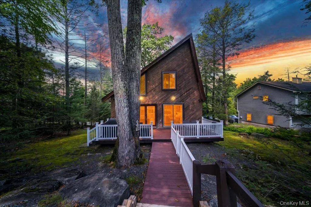 142 Emerald Drive, Thompson, NY, 3 Bedrooms Bedrooms, 5 Rooms Rooms,2 BathroomsBathrooms,Residential,For Rent,Emerald,0,1049558 142 Emerald Drive, Thompson, NY, 3 Bedrooms Bedrooms, 5 Rooms Rooms,2 BathroomsBathrooms,Residential,For Rent,Emerald,0,1049558
