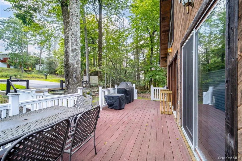 142 Emerald Drive, Thompson, NY, 3 Bedrooms Bedrooms, 5 Rooms Rooms,2 BathroomsBathrooms,Residential,For Rent,Emerald,0,1049558 142 Emerald Drive, Thompson, NY, 3 Bedrooms Bedrooms, 5 Rooms Rooms,2 BathroomsBathrooms,Residential,For Rent,Emerald,0,1049558