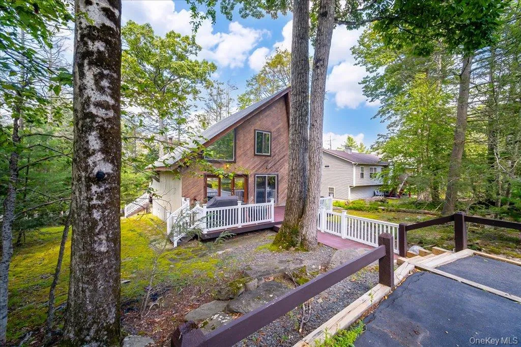 142 Emerald Drive, Thompson, NY, 3 Bedrooms Bedrooms, 5 Rooms Rooms,2 BathroomsBathrooms,Residential,For Rent,Emerald,0,1049558 142 Emerald Drive, Thompson, NY, 3 Bedrooms Bedrooms, 5 Rooms Rooms,2 BathroomsBathrooms,Residential,For Rent,Emerald,0,1049558