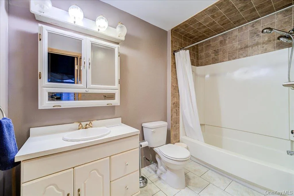 142 Emerald Drive, Thompson, NY, 3 Bedrooms Bedrooms, 5 Rooms Rooms,2 BathroomsBathrooms,Residential,For Rent,Emerald,0,1049558 142 Emerald Drive, Thompson, NY, 3 Bedrooms Bedrooms, 5 Rooms Rooms,2 BathroomsBathrooms,Residential,For Rent,Emerald,0,1049558