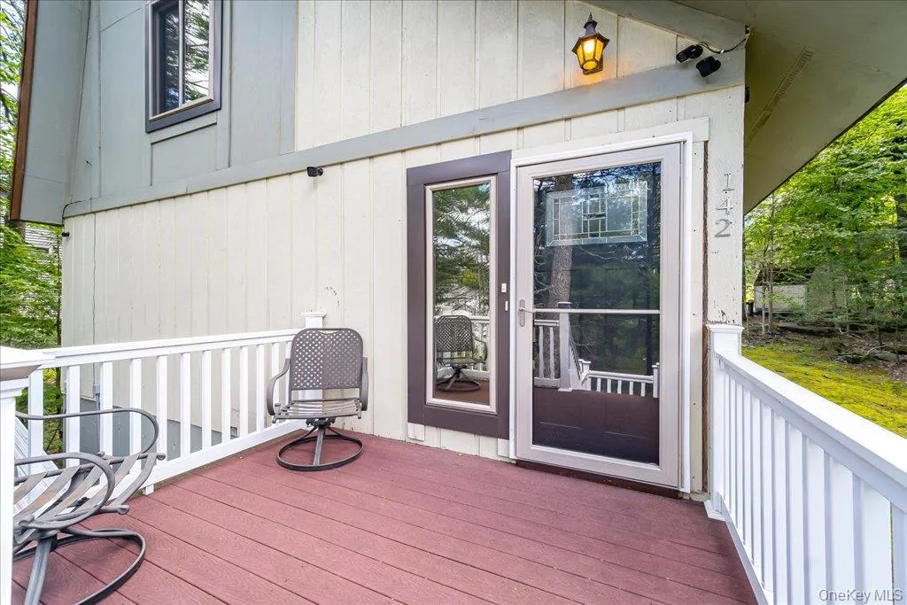 142 Emerald Drive, Thompson, NY, 3 Bedrooms Bedrooms, 5 Rooms Rooms,2 BathroomsBathrooms,Residential,For Rent,Emerald,0,1049558 142 Emerald Drive, Thompson, NY, 3 Bedrooms Bedrooms, 5 Rooms Rooms,2 BathroomsBathrooms,Residential,For Rent,Emerald,0,1049558